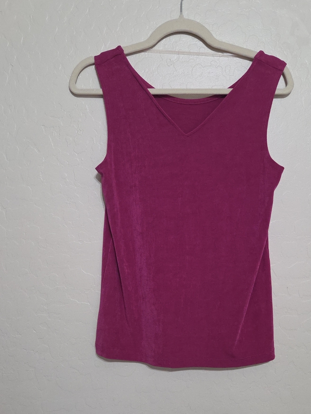 Chico's Magenta V-Neck Sleeveless Tank